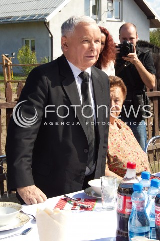 05.09.2013 PASZCZYNA<br />PREZES PIS JAROSLAW KACZYNSKI NA PODKARPACIU<br />SPOTKANIE W GOSPODARSTWIE ROLNYM W PASZCZYNIE KOLO DEBICY<br />WSPIERA SWOJEGO KANDYDATA NA SENATORA ZDZISLAWA PUPE<br />N/Z JAROSLAW KACZYNSKI<br /> 