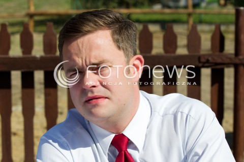  05.09.2013 PASZCZYNA<br />PREZES PIS JAROSLAW KACZYNSKI NA PODKARPACIU<br />SPOTKANIE W GOSPODARSTWIE ROLNYM W PASZCZYNIE KOLO DEBICY<br />WSPIERA SWOJEGO KANDYDATA NA SENATORA ZDZISLAWA PUPE<br />N/Z ADAM HOFMAN<br /> 