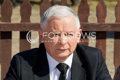  05.09.2013 PASZCZYNA<br />PREZES PIS JAROSLAW KACZYNSKI NA PODKARPACIU<br />SPOTKANIE W GOSPODARSTWIE ROLNYM W PASZCZYNIE KOLO DEBICY<br />WSPIERA SWOJEGO KANDYDATA NA SENATORA ZDZISLAWA PUPE<br />N/Z JAROSLAW KACZYNSKI<br /> 