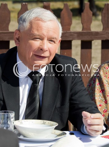  05.09.2013 PASZCZYNA<br />PREZES PIS JAROSLAW KACZYNSKI NA PODKARPACIU<br />SPOTKANIE W GOSPODARSTWIE ROLNYM W PASZCZYNIE KOLO DEBICY<br />WSPIERA SWOJEGO KANDYDATA NA SENATORA ZDZISLAWA PUPE<br />N/Z JAROSLAW KACZYNSKI<br /> 