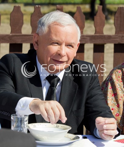  05.09.2013 PASZCZYNA<br />PREZES PIS JAROSLAW KACZYNSKI NA PODKARPACIU<br />SPOTKANIE W GOSPODARSTWIE ROLNYM W PASZCZYNIE KOLO DEBICY<br />WSPIERA SWOJEGO KANDYDATA NA SENATORA ZDZISLAWA PUPE<br />N/Z JAROSLAW KACZYNSKI<br /> 