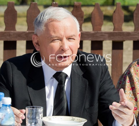  05.09.2013 PASZCZYNA<br />PREZES PIS JAROSLAW KACZYNSKI NA PODKARPACIU<br />SPOTKANIE W GOSPODARSTWIE ROLNYM W PASZCZYNIE KOLO DEBICY<br />WSPIERA SWOJEGO KANDYDATA NA SENATORA ZDZISLAWA PUPE<br />N/Z JAROSLAW KACZYNSKI<br /> 
