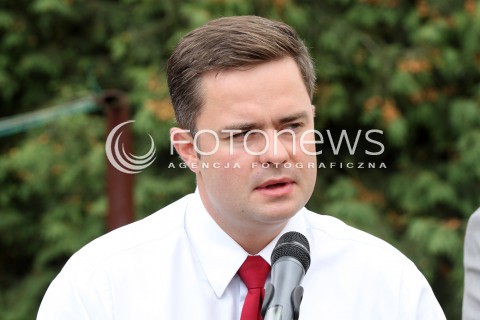  05.09.2013 PASZCZYNA<br />PREZES PIS JAROSLAW KACZYNSKI NA PODKARPACIU<br />SPOTKANIE W GOSPODARSTWIE ROLNYM W PASZCZYNIE KOLO DEBICY<br />WSPIERA SWOJEGO KANDYDATA NA SENATORA ZDZISLAWA PUPE<br />N/Z ADAM HOFMAN<br /> 