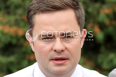  05.09.2013 PASZCZYNA<br />PREZES PIS JAROSLAW KACZYNSKI NA PODKARPACIU<br />SPOTKANIE W GOSPODARSTWIE ROLNYM W PASZCZYNIE KOLO DEBICY<br />WSPIERA SWOJEGO KANDYDATA NA SENATORA ZDZISLAWA PUPE<br />N/Z ADAM HOFMAN<br /> 