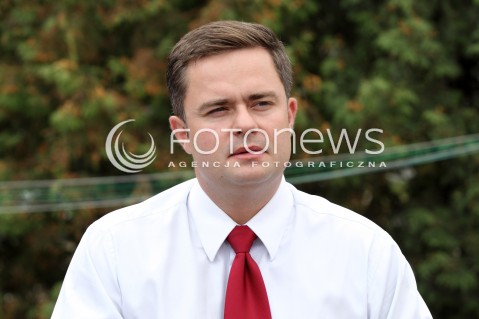  05.09.2013 PASZCZYNA<br />PREZES PIS JAROSLAW KACZYNSKI NA PODKARPACIU<br />SPOTKANIE W GOSPODARSTWIE ROLNYM W PASZCZYNIE KOLO DEBICY<br />WSPIERA SWOJEGO KANDYDATA NA SENATORA ZDZISLAWA PUPE<br />N/Z ADAM HOFMAN<br /> 