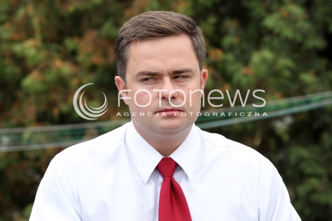  05.09.2013 PASZCZYNA<br />PREZES PIS JAROSLAW KACZYNSKI NA PODKARPACIU<br />SPOTKANIE W GOSPODARSTWIE ROLNYM W PASZCZYNIE KOLO DEBICY<br />WSPIERA SWOJEGO KANDYDATA NA SENATORA ZDZISLAWA PUPE<br />N/Z ADAM HOFMAN<br /> 