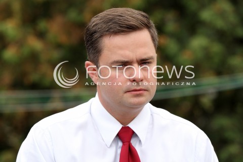  05.09.2013 PASZCZYNA<br />PREZES PIS JAROSLAW KACZYNSKI NA PODKARPACIU<br />SPOTKANIE W GOSPODARSTWIE ROLNYM W PASZCZYNIE KOLO DEBICY<br />WSPIERA SWOJEGO KANDYDATA NA SENATORA ZDZISLAWA PUPE<br />N/Z ADAM HOFMAN<br /> 