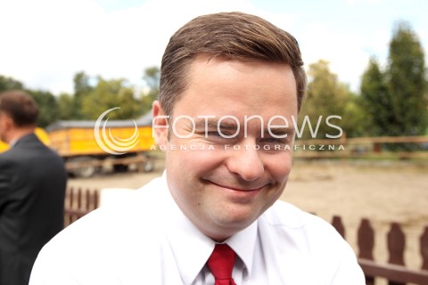  !!! PROSZE NIE PODPISYWAC NAZWISKA AUTORA!!!<br /><br />05.09.2013 PASZCZYNA<br />PREZES PIS JAROSLAW KACZYNSKI NA PODKARPACIU<br />SPOTKANIE W GOSPODARSTWIE ROLNYM W PASZCZYNIE KOLO DEBICY<br />WSPIERA SWOJEGO KANDYDATA NA SENATORA ZDZISLAWA PUPE<br />N/Z ADAM HOFMAN PORTRET GLOWKA SYLWETKA POZOWANE<br /> 