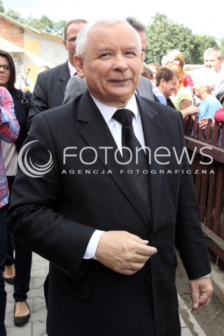  !!! PROSZE NIE PODPISYWAC NAZWISKA AUTORA!!!<br /><br />05.09.2013 PASZCZYNA<br />PREZES PIS JAROSLAW KACZYNSKI NA PODKARPACIU<br />SPOTKANIE W GOSPODARSTWIE ROLNYM W PASZCZYNIE KOLO DEBICY<br />WSPIERA SWOJEGO KANDYDATA NA SENATORA ZDZISLAWA PUPE<br />N/Z JAROSLAW KACZYNSKI<br /> 