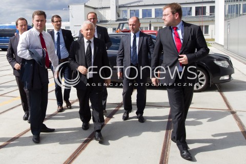  05.09.2013 MIELEC<br />WIZYTA PREZESA PIS JAROSLAWA KACZYNSKIEGO W ZAKLADACH LOTNICZYCH PZL MIELEC.<br />N/Z JAROSLAW KACZYNSKI ADAM HOFFMAN<br /> 