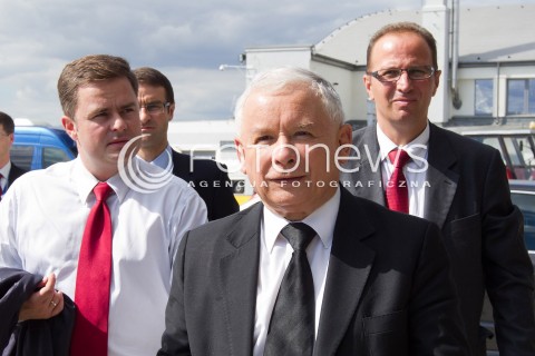  05.09.2013 MIELEC<br />WIZYTA PREZESA PIS JAROSLAWA KACZYNSKIEGO W ZAKLADACH LOTNICZYCH PZL MIELEC.<br />N/Z JAROSLAW KACZYNSKI ADAM HOFMAN JACEK RUDZINSKI<br /> 