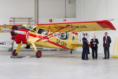  05.09.2013 MIELEC<br />WIZYTA PREZESA PIS JAROSLAWA KACZYNSKIEGO W ZAKLADACH LOTNICZYCH PZL MIELEC.<br />PREZES OGLADAL POKAZ SMIGLOWCA PRODUKOWANEGO W MIELCU SIKORSKY S-70I BLACK HAWK<br />N/Z JAROSLAW KACZYNSKI JACEK RUDZINSKI ADAM HOFMAN SAMOLOT PZL 101 GAWRON<br /> 