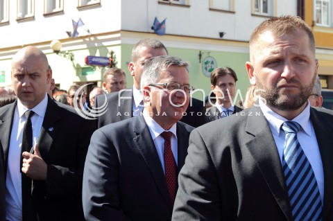  06.09.2013 SANOK<br />PREZYDENT RP BRONISLAW KOMOROWSKI Z WIZYTA NA PODKARPACIU.<br />SPACER PO RYNKU W SANOKU<br />N/Z BRONISLAW KOMOROWSKI<br /> 