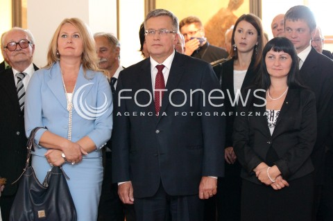  06.09.2013 SANOK<br />PREZYDENT RP BRONISLAW KOMOROWSKI Z WIZYTA NA PODKARPACIU.<br />ZWIEDZANIE MUZEUM HISTORYCZNEGO W SANOKU<br />N/Z BRONISLAW KOMOROWSKI ELZBIETA LUKACIJEWSKA MALGORZATA CHOYCZ SMIGIELSKA<br /> 