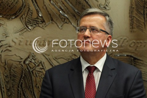  06.09.2013 KROSNO<br />PREZYDENT RP BRONISLAW KOMOROWSKI Z WIZYTA NA PODKARPACIU.<br />WIZYTA W CENTRUM DZIEDZICTWA SZKLA W KROSNIE<br />N/Z BRONISLAW KOMOROWSKI PORTRET SYLWETKA<br /> 