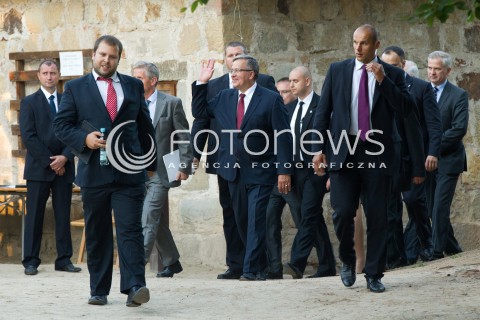  06.09.2013 ODRZYKON<br />PREZYDENT RP BRONISLAW KOMOROWSKI Z WIZYTA NA PODKARPACIU.<br />WIZYTA NA ZAMKU W ODRZYKONIU W PRZEDEDNIU NARODOWEGO CZYTANIA UTWOROW ALEKSANDRA FREDRY.<br />N/Z BRONISLAW KOMOROWSKI<br /> 