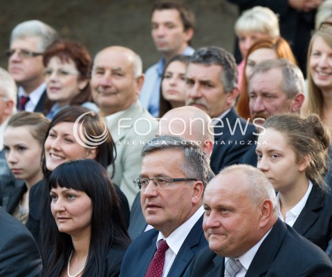  06.09.2013 ODRZYKON<br />PREZYDENT RP BRONISLAW KOMOROWSKI Z WIZYTA NA PODKARPACIU.<br />WIZYTA NA ZAMKU W ODRZYKONIU W PRZEDEDNIU NARODOWEGO CZYTANIA UTWOROW ALEKSANDRA FREDRY.<br />N/Z BRONISLAW KOMOROWSKI MALGORZATA CHOMYCZ SMIGIELSKA<br /> 