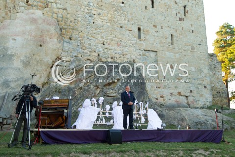  06.09.2013 ODRZYKON<br />PREZYDENT RP BRONISLAW KOMOROWSKI Z WIZYTA NA PODKARPACIU.<br />WIZYTA NA ZAMKU W ODRZYKONIU W PRZEDEDNIU NARODOWEGO CZYTANIA UTWOROW ALEKSANDRA FREDRY.<br />N/Z BRONISLAW KOMOROWSKI<br /> 