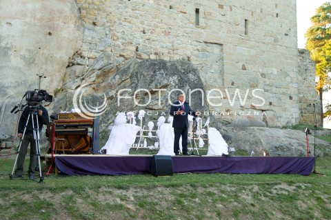  06.09.2013 ODRZYKON<br />PREZYDENT RP BRONISLAW KOMOROWSKI Z WIZYTA NA PODKARPACIU.<br />WIZYTA NA ZAMKU W ODRZYKONIU W PRZEDEDNIU NARODOWEGO CZYTANIA UTWOROW ALEKSANDRA FREDRY.<br />N/Z BRONISLAW KOMOROWSKI<br /> 