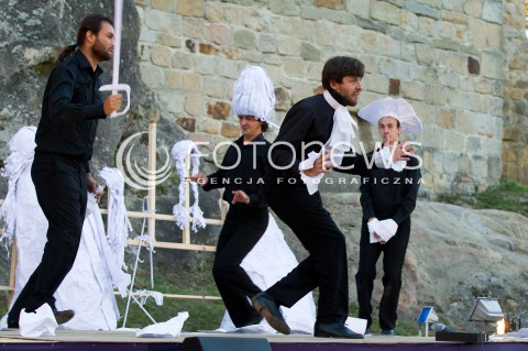  06.09.2013 ODRZYKON<br />PREZYDENT RP BRONISLAW KOMOROWSKI Z WIZYTA NA PODKARPACIU.<br />WIZYTA NA ZAMKU W ODRZYKONIU W PRZEDEDNIU NARODOWEGO CZYTANIA UTWOROW ALEKSANDRA FREDRY.<br />N/Z SPEKTAKL PRZEDSTAWIENIE<br /> 