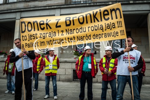  11.09.2013 WARSZAWA STRAJK GENERALNY NSZZ SOLIDARNOSC W WARSZAWIE PRZED MINISTERSTWEM GOSPODARKI N/Z STRAJK  