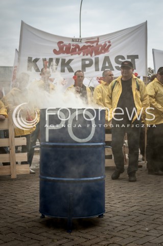  11.09.2013 WARSZAWA STRAJK GENERALNY NSZZ SOLIDARNOSC W WARSZAWIE PRZED MINISTERSTWEM GOSPODARKI N/Z STRAJK  