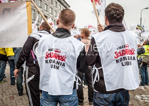  11.09.2013 WARSZAWA STRAJK GENERALNY NSZZ SOLIDARNOSC W WARSZAWIE PRZED MINISTERSTWEM GOSPODARKI N/Z STRAJK  