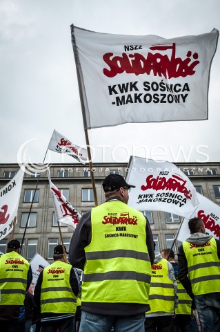  11.09.2013 WARSZAWA STRAJK GENERALNY NSZZ SOLIDARNOSC W WARSZAWIE PRZED MINISTERSTWEM GOSPODARKI N/Z STRAJK  