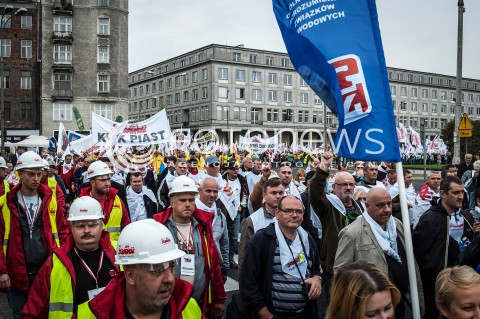  11.09.2013 WARSZAWA STRAJK GENERALNY NSZZ SOLIDARNOSC W WARSZAWIE PRZED SEJMEM N/Z STRAJK  