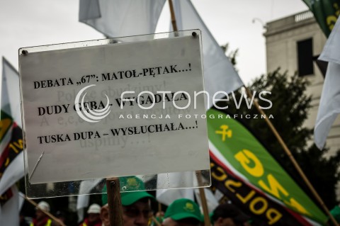  11.09.2013 WARSZAWA STRAJK GENERALNY NSZZ SOLIDARNOSC W WARSZAWIE PRZED SEJMEM N/Z TRANSPARENT  
