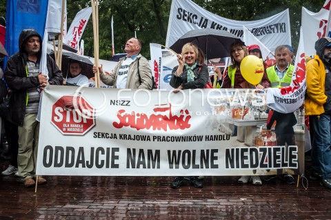  11.09.2013 WARSZAWA STRAJK GENERALNY NSZZ SOLIDARNOSC W WARSZAWIE PRZED SEJMEM N/Z STRAJK TRANSPARENT  
