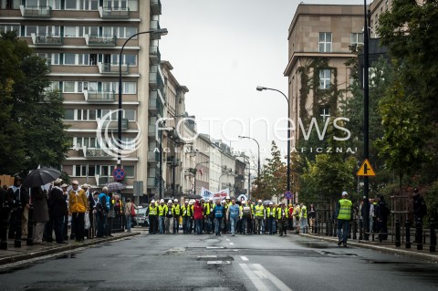  11.09.2013 WARSZAWA STRAJK GENERALNY NSZZ SOLIDARNOSC W WARSZAWIE PRZED SEJMEM N/Z STRAJK  