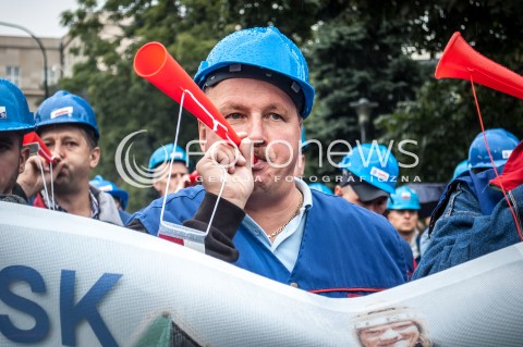  11.09.2013 WARSZAWA STRAJK GENERALNY NSZZ SOLIDARNOSC W WARSZAWIE PRZED SEJMEM N/Z STRAJK  