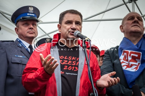  11.09.2013 WARSZAWA STRAJK GENERALNY NSZZ SOLIDARNOSC W WARSZAWIE PRZED MINISTERSTWEM PRACY N/Z PIOTR DUDA  