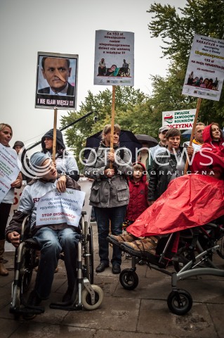 13.09.2013 WARSZAWA TRZECI DZIEN OGOLNOPOLSKICH DNI PROSTESTU W WARSZAWIE N/Z STRAJK  
