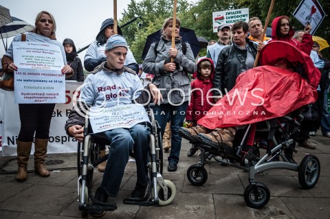  13.09.2013 WARSZAWA TRZECI DZIEN OGOLNOPOLSKICH DNI PROSTESTU W WARSZAWIE N/Z STRAJK  