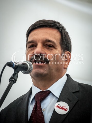  13.09.2013 WARSZAWA TRZECI DZIEN OGOLNOPOLSKICH DNI PROSTESTU W WARSZAWIE N/Z POSEL PRAWA I SPRAWIEDLIWOSCI JANUSZ SNIADEK  
