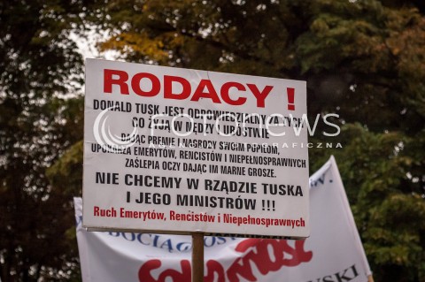  14.09.2013 WARSZAWA MANIFESTACJA ZWIAZKOWCOW W CENTRUM WARSZAWY N/Z STRAJK TRANSPARENT  