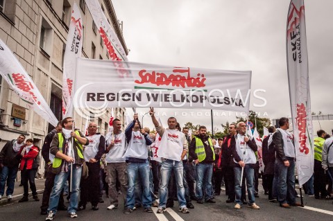  14.09.2013 WARSZAWA MANIFESTACJA ZWIAZKOWCOW W CENTRUM WARSZAWY N/Z STRAJK  