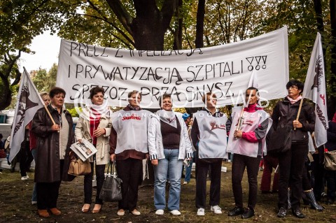  14.09.2013 WARSZAWA MANIFESTACJA ZWIAZKOWCOW W CENTRUM WARSZAWY  N/Z STRAJK TRANSPARENT  