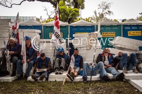  14.09.2013 WARSZAWA MANIFESTACJA ZWIAZKOWCOW W CENTRUM WARSZAWY N/Z ZWIAZKOWCY  