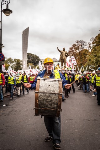  14.09.2013 WARSZAWA MANIFESTACJA ZWIAZKOWCOW W CENTRUM WARSZAWY N/Z STRAJK  