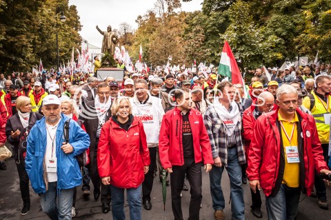  14.09.2013 WARSZAWA MANIFESTACJA ZWIAZKOWCOW W CENTRUM WARSZAWY N/Z PIOTR DUDA NA CZELE POCHODU  