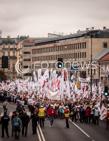  14.09.2013 WARSZAWA MANIFESTACJA ZWIAZKOWCOW W CENTRUM WARSZAWY N/Z STRAJK  