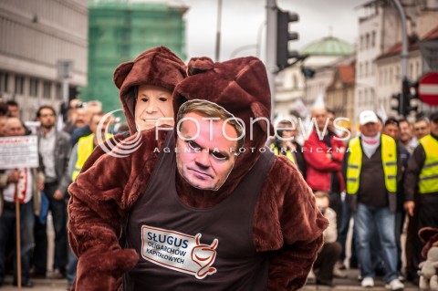  14.09.2013 WARSZAWA MANIFESTACJA ZWIAZKOWCOW W CENTRUM WARSZAWY N/Z CYRK PREMIER DONALD TUSK  