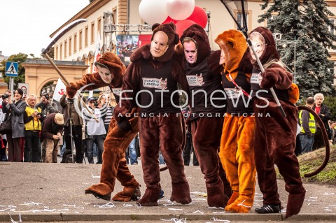  14.09.2013 WARSZAWA MANIFESTACJA ZWIAZKOWCOW W CENTRUM WARSZAWY N/Z CYRK CZLONKOWIE RZADU  