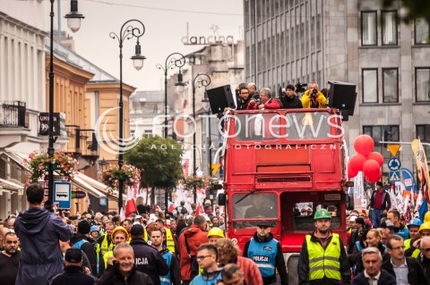 14.09.2013 WARSZAWA MANIFESTACJA ZWIAZKOWCOW W CENTRUM WARSZAWY N/Z STRAJK  
