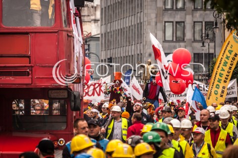  14.09.2013 WARSZAWA MANIFESTACJA ZWIAZKOWCOW W CENTRUM WARSZAWY N/Z STRAJK  