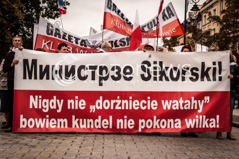  14.09.2013 WARSZAWA MANIFESTACJA ZWIAZKOWCOW W CENTRUM WARSZAWY N/Z STRAJK TRANSPARENT  