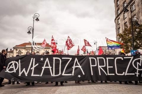  14.09.2013 WARSZAWA MANIFESTACJA ZWIAZKOWCOW W CENTRUM WARSZAWY N/Z STRAJK TRANSPARENT  